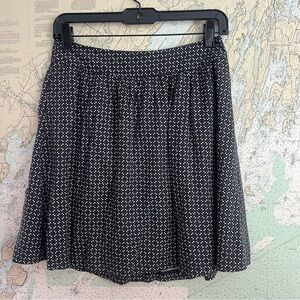 EUC! Gap Skirt Women's size 0 A line Pleated Lined Gray Geo Print Short